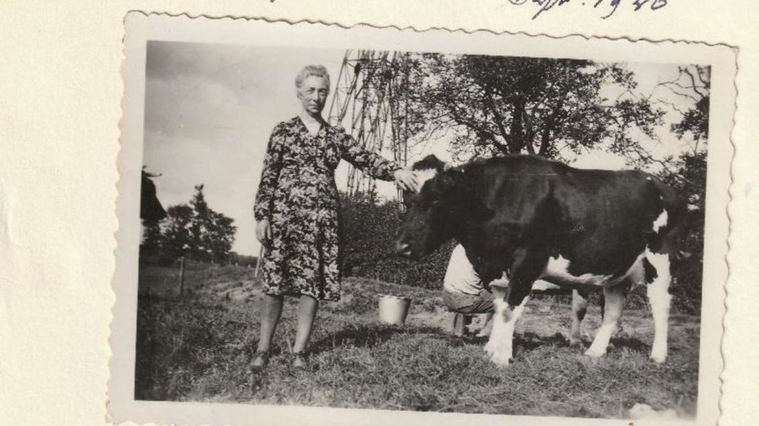 Een foto van boerin "Tante Zwaan", wie kan er meer over haar vertellen?
