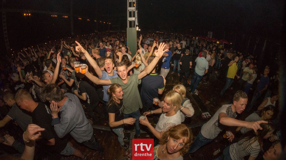 Ook jong publiek kwam af op de rockavond (Rechten: RTV Drenthe / Kim Stellingwerf)