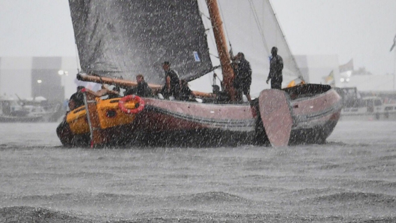 Hjoed gjin skûtsjesilen: dit is hoe't de minwaarrie dat bepaalt