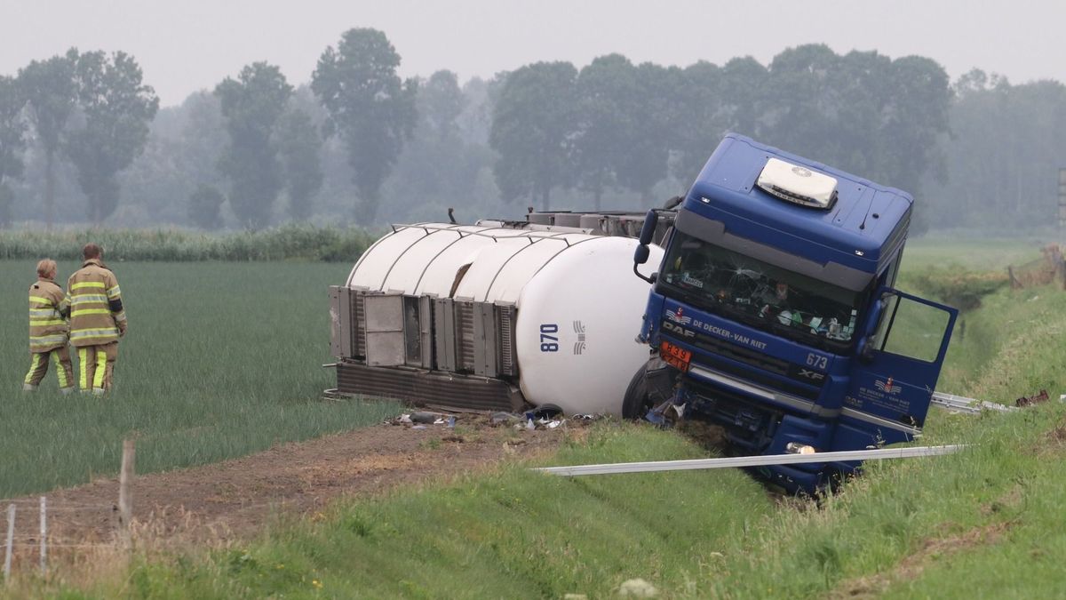 UPDATE: A6 bij Bant langer afgesloten om gekantelde vrachtwagen met acrylzuur