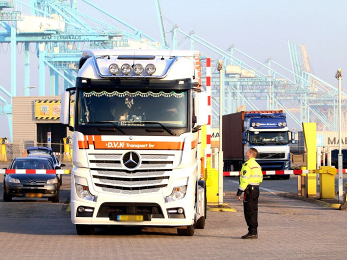 Controle in de haven van Rotterdam