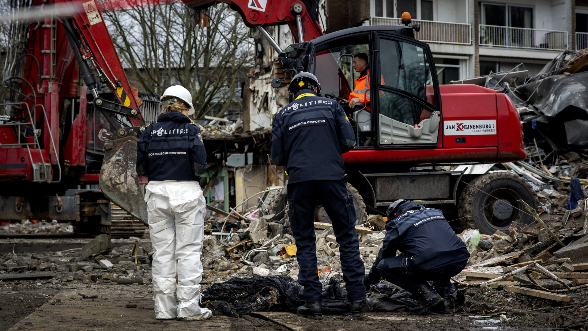 Liveblog Explosie Flat Den Haag | Hulpverleners Komen Samen - Zoeken ...