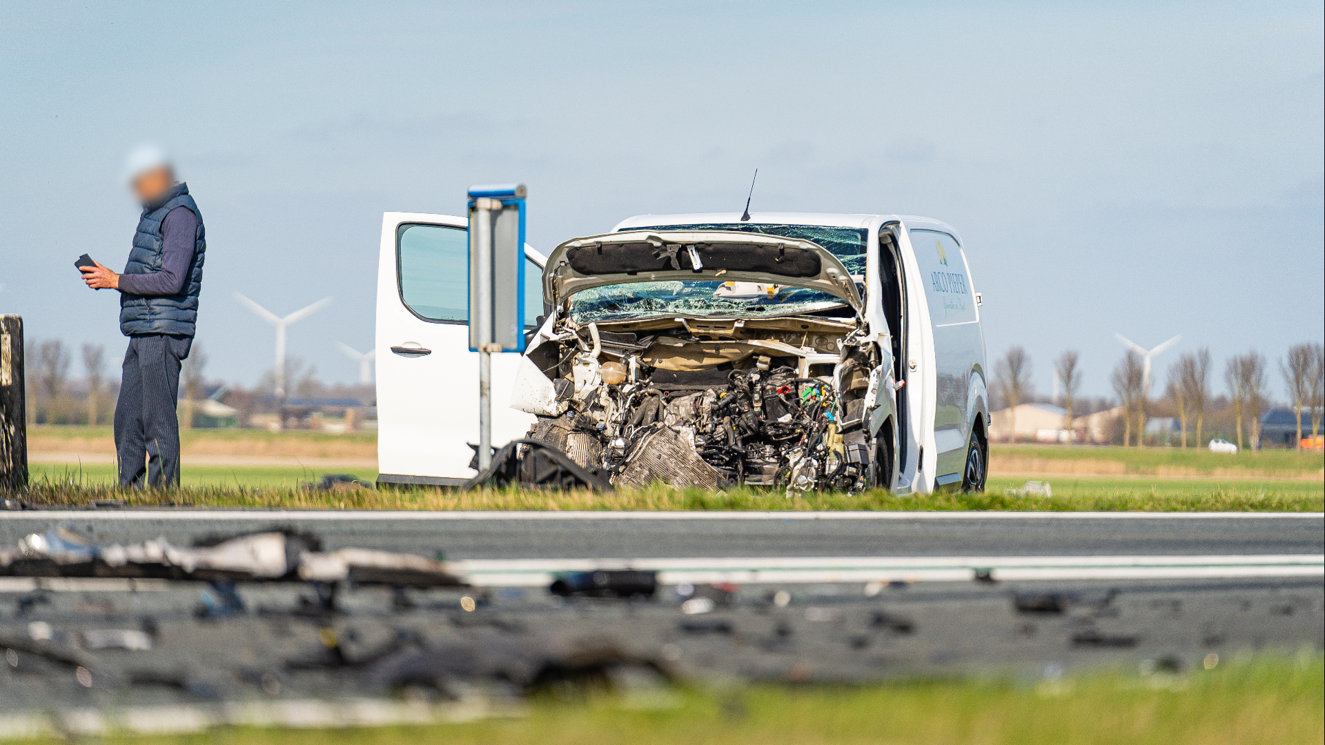De schade aan de drie voertuigen was groot.
