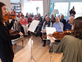 ALS-patiënt Maurits geëmotioneerd na huiskamerconcert Residentie Orkest: 'Een grote troost'