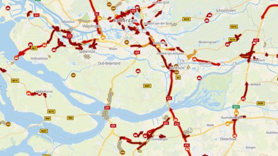 A17 volledig afgesloten na dodelijk ongeluk met motorrijder, RWS: stel reis uit. A17 volledig afgesloten na dodelijk ongeluk met motorrijder, RWS: stel reis uit.