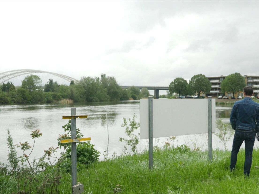 Het uitzicht op het eiland van Brienenoord vanaf Watersportvereniging De Kreek