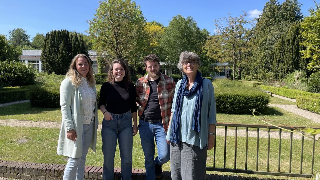 Enkele afgevaardigden van het bestuur van De Proef