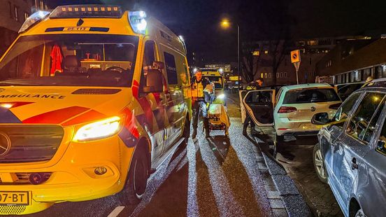 Aanrijding in Enschede: twee gewonden. Aanrijding in Enschede: twee gewonden.