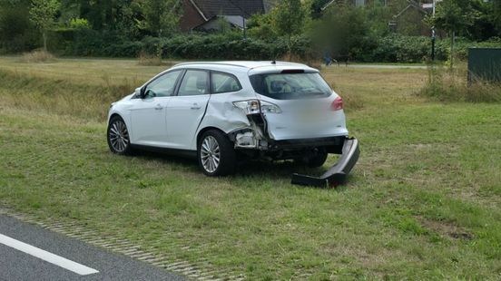 Voertuig rijdt door rood en veroorzaakt ongeluk