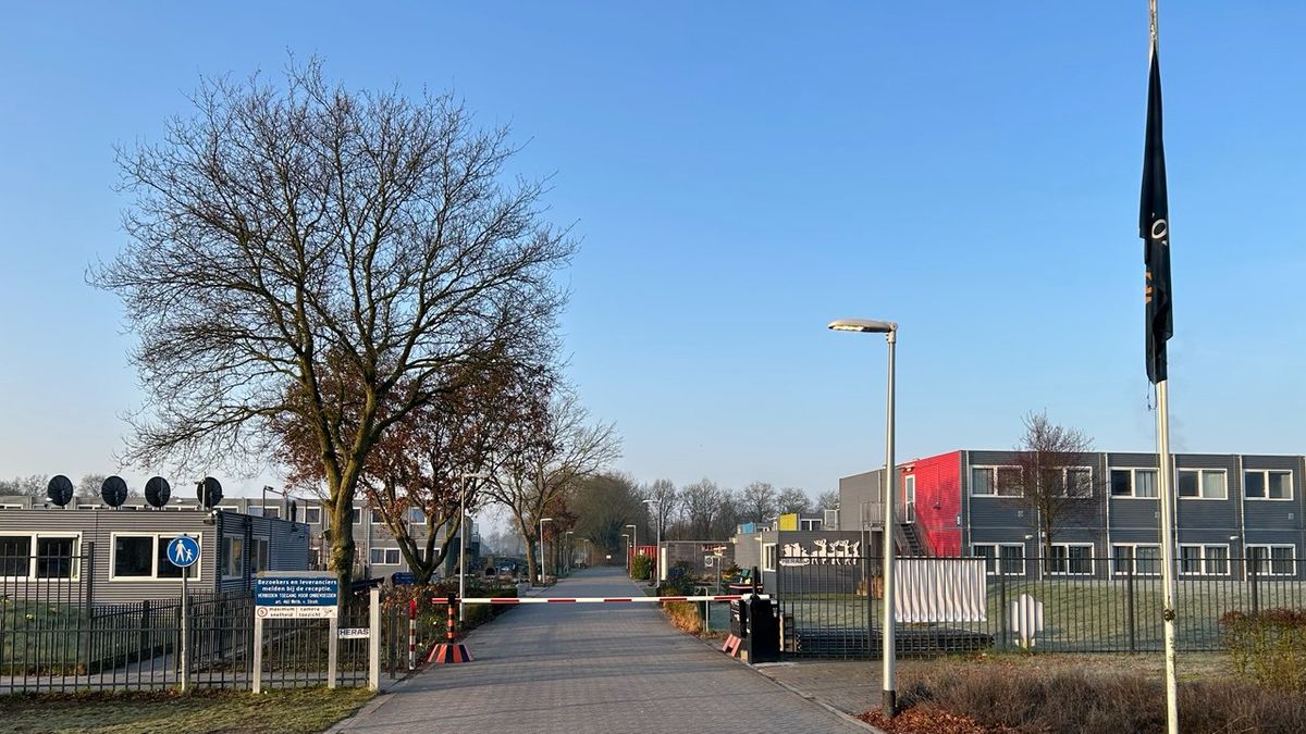 Azc Hardenberg blijft open: gemeente boos, bewoners weten niet waar ze aan toe zijn