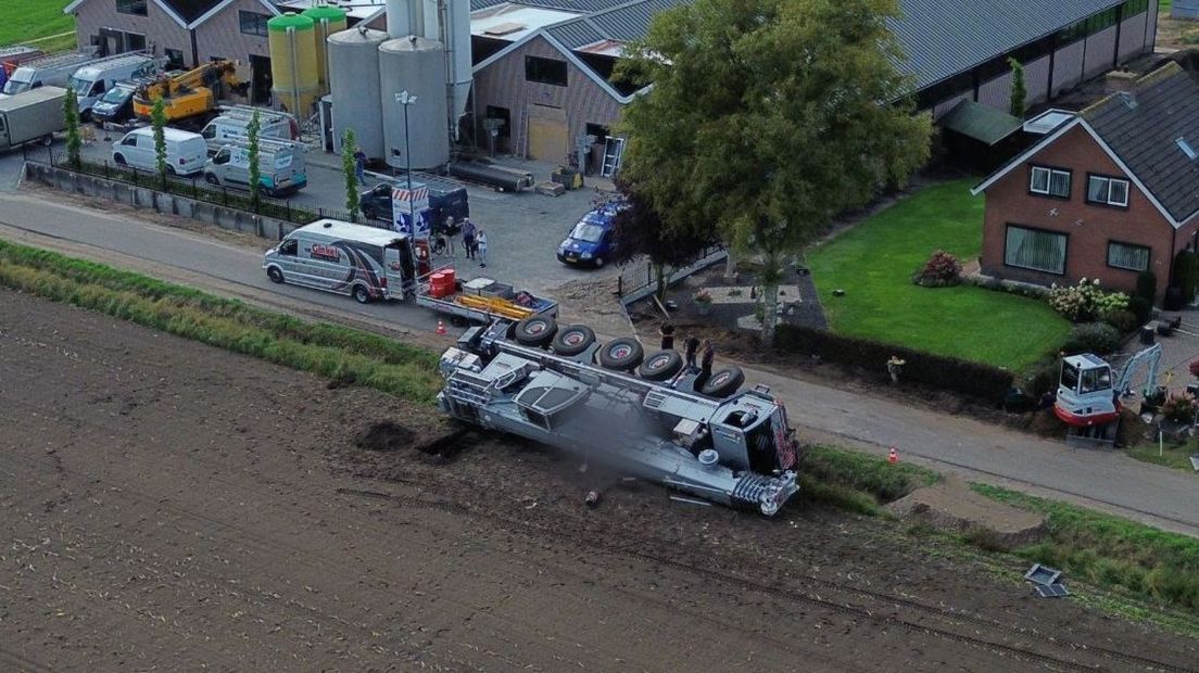 Het is niet duidelijk hoe de kraan kon omvallen.
