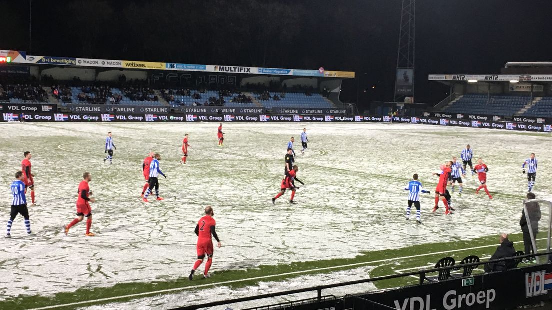 De Graafschap ging vol goede moed het nieuwe jaar in, maar het debuut van trainer Henk de Jong werd een tegenvaller. FC Eindhoven won thuis met 2-1.