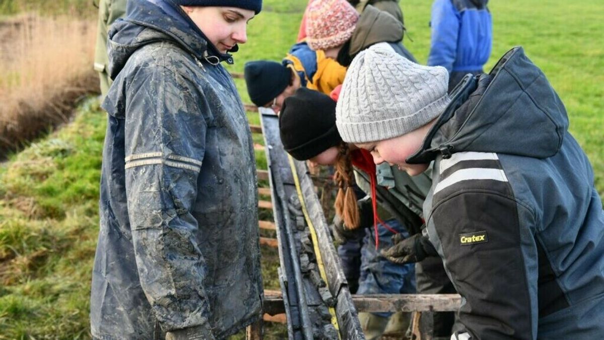 Archeologen onderzoeken offerkuil bij Grijpskerke opnieuw, 22 jaar na grootse ontdekking uit ijzerti