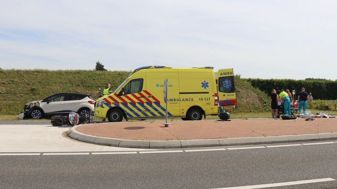 Snorfietser (90) overleden na botsing met auto