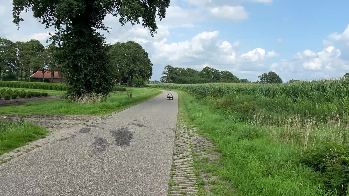Handbiker Mark Mekenkamp vertelt zijn verhaal en laat zien hoe hij traint.