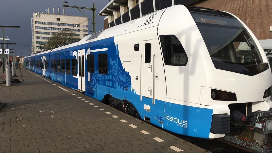 De nieuwe Blauwnettrein op station Zwolle