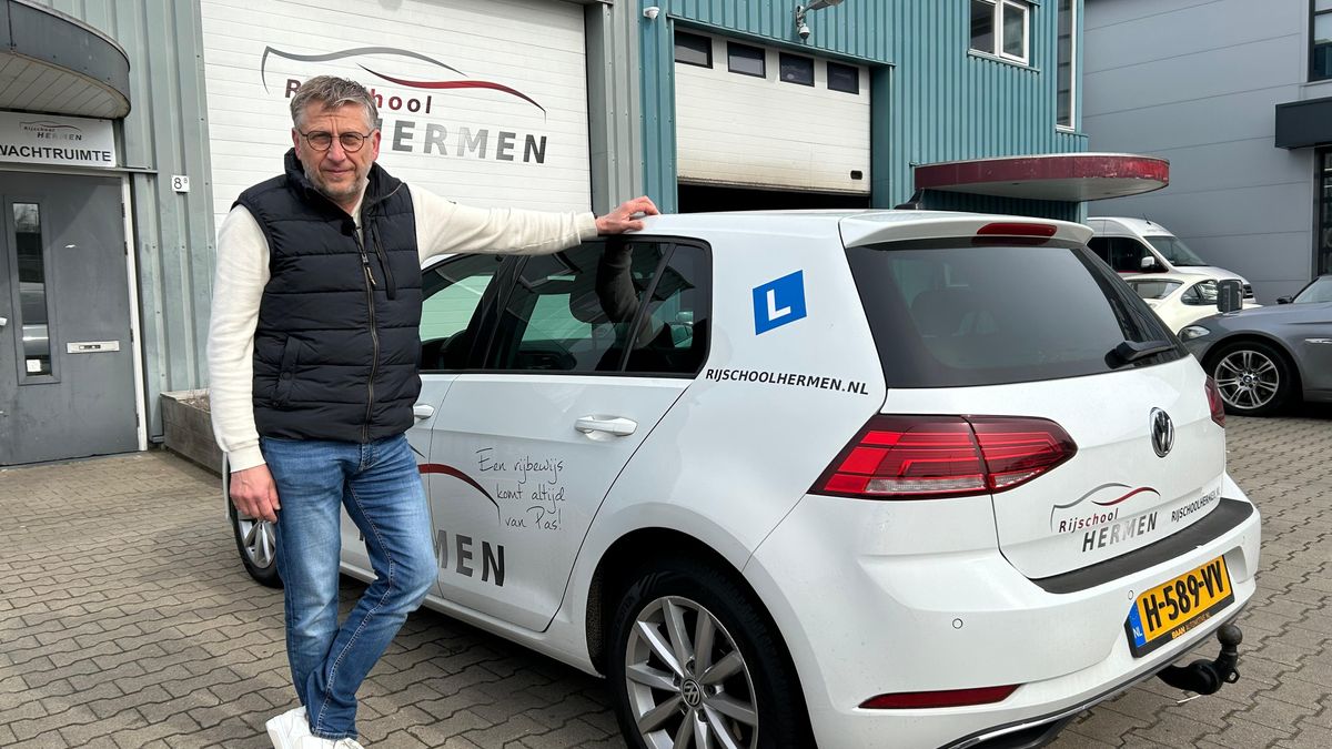 Rijles duurder door stijgende brandstofkosten: rijschool in Rijssen rekent meer