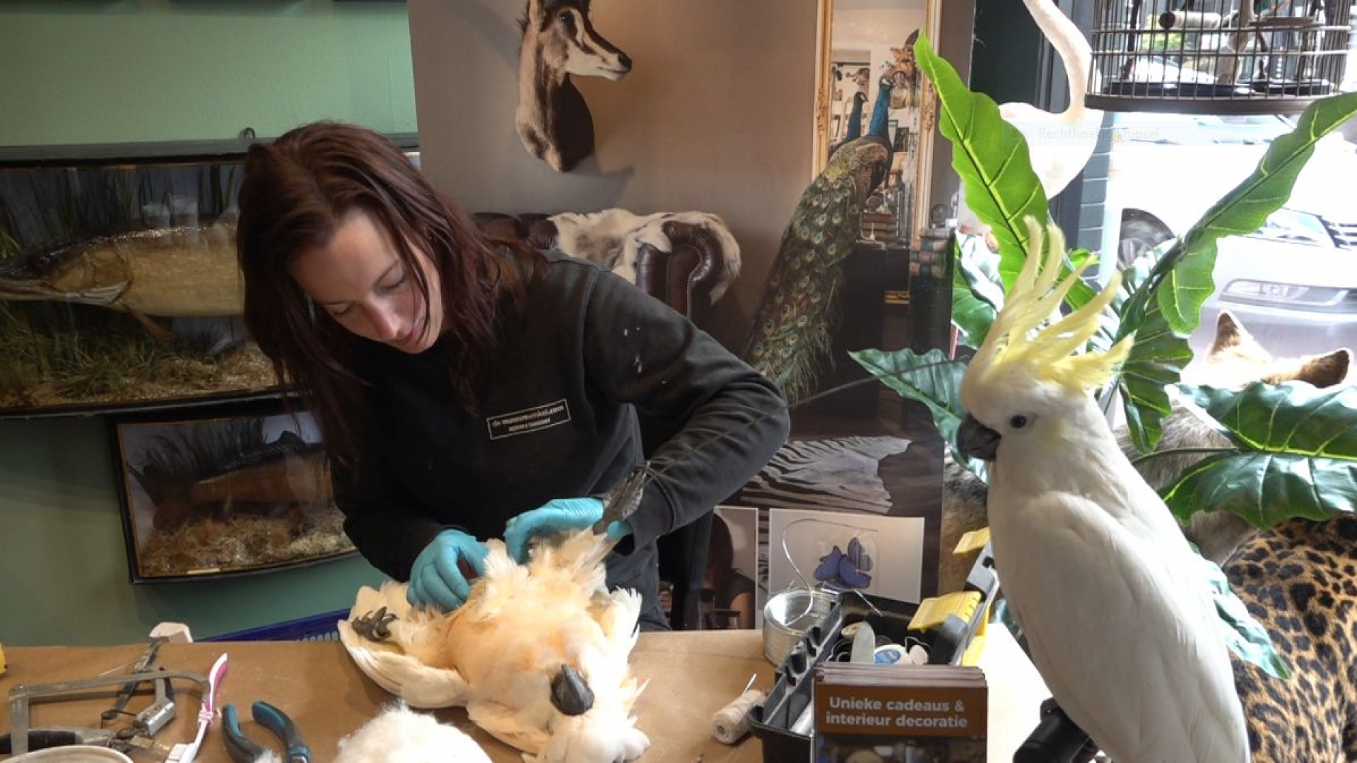 Sophie Kiela tijdens de demonstratiemiddag in de Museumwinkel in Nijmegen.