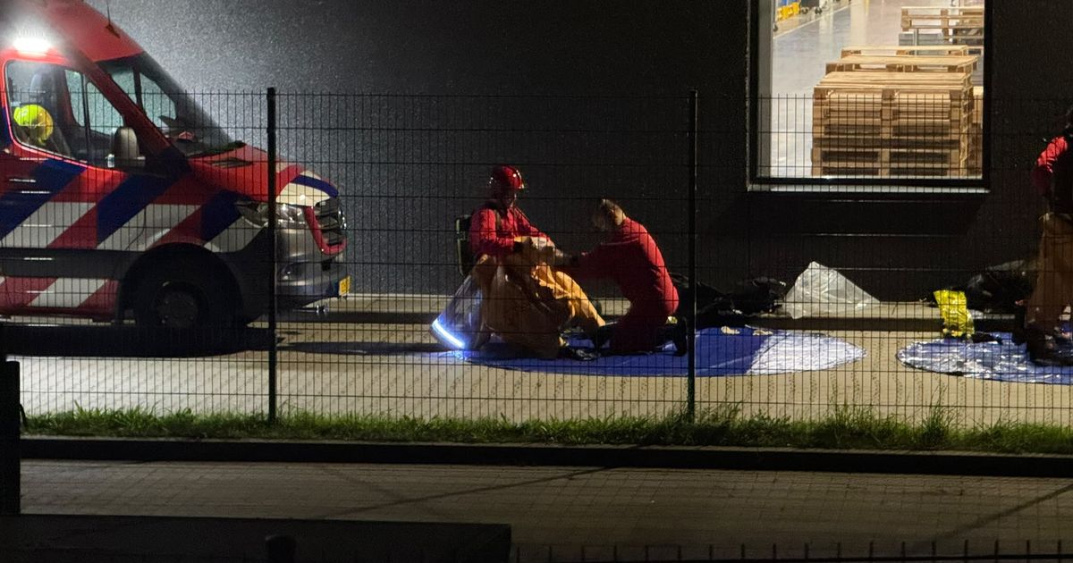 Zak lekt in container: grote inzet hulpdiensten bij mogelijke gevaarlijke stof bij VidaXL in Venlo