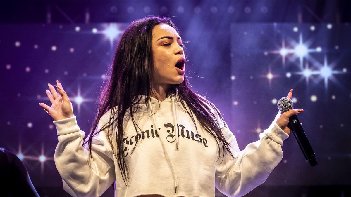 Sarita Lorena zet streep door clubtour