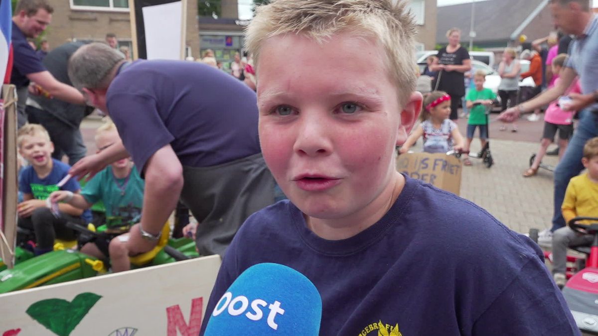 Kinderen houden boerenprotest in Vollenhove