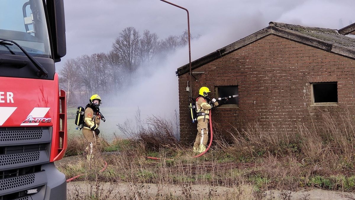 Brand uitgebroken in stal in Oirlo