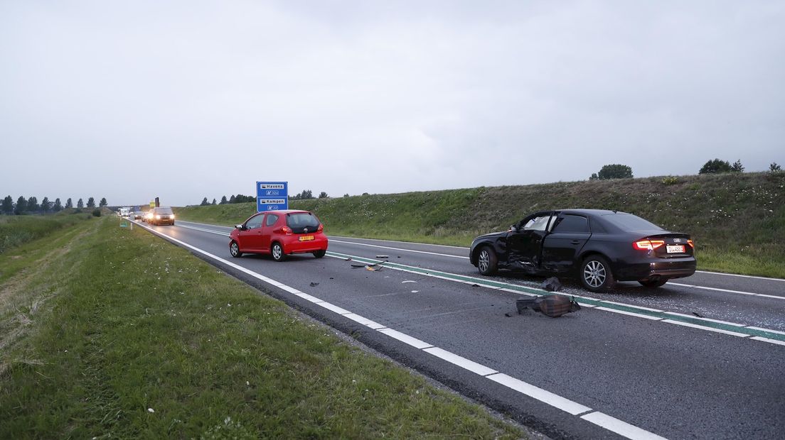 Ongeval op de N50 bij Kampen, de weg is in beide richtingen dicht