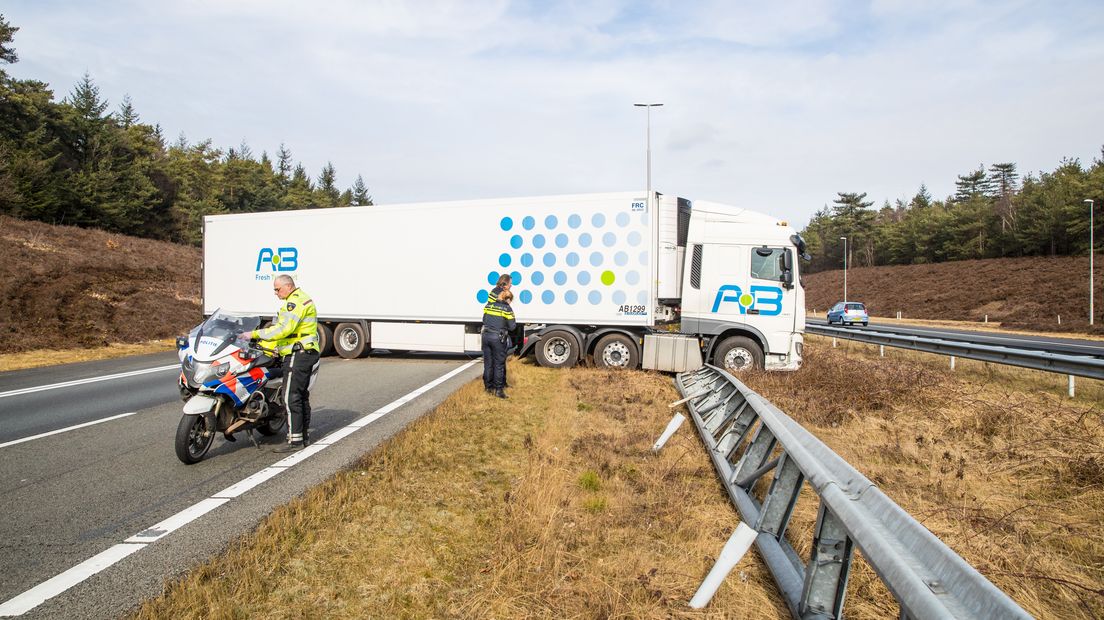 De A50 Zwolle-Apeldoorn tussen Hattem en Heerde is een tijd dicht geweest na een ongeluk met een vrachtwagen.