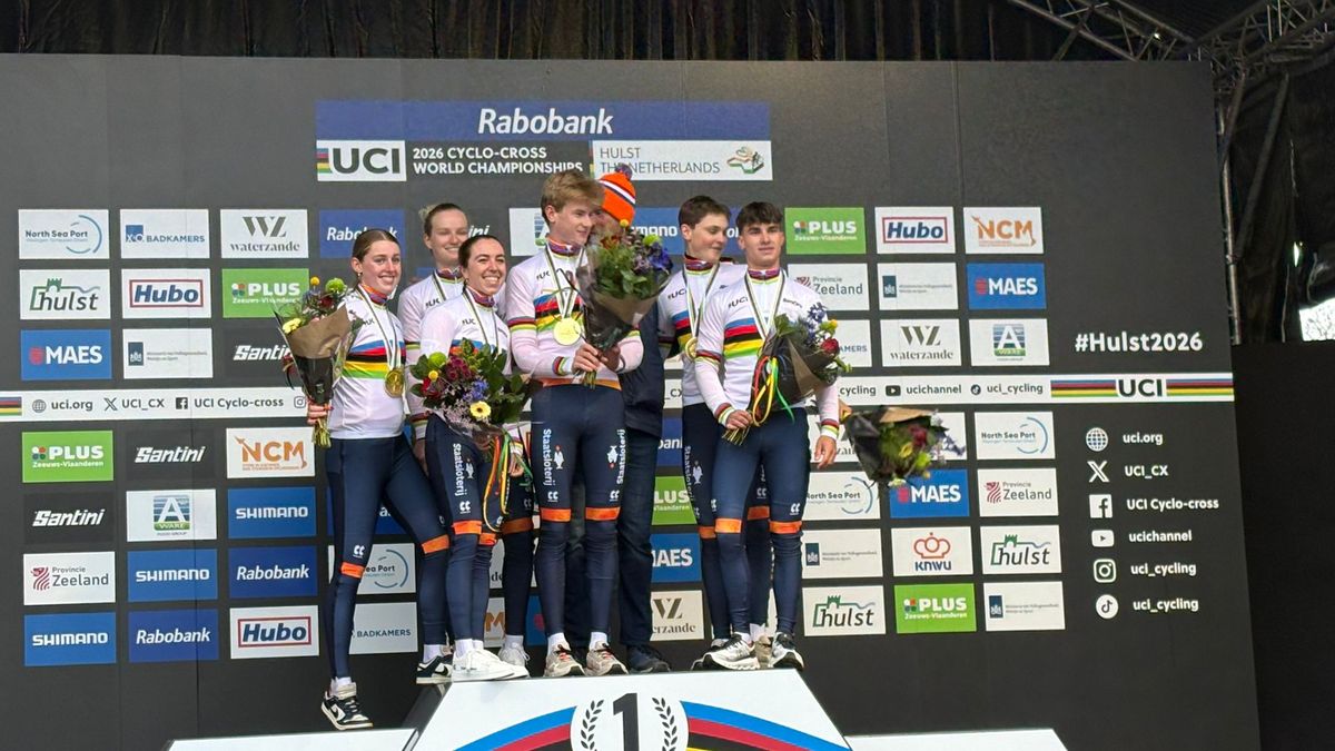 Nederland begint WK veldrijden met goud dankzij meesterlijke Van Anrooij