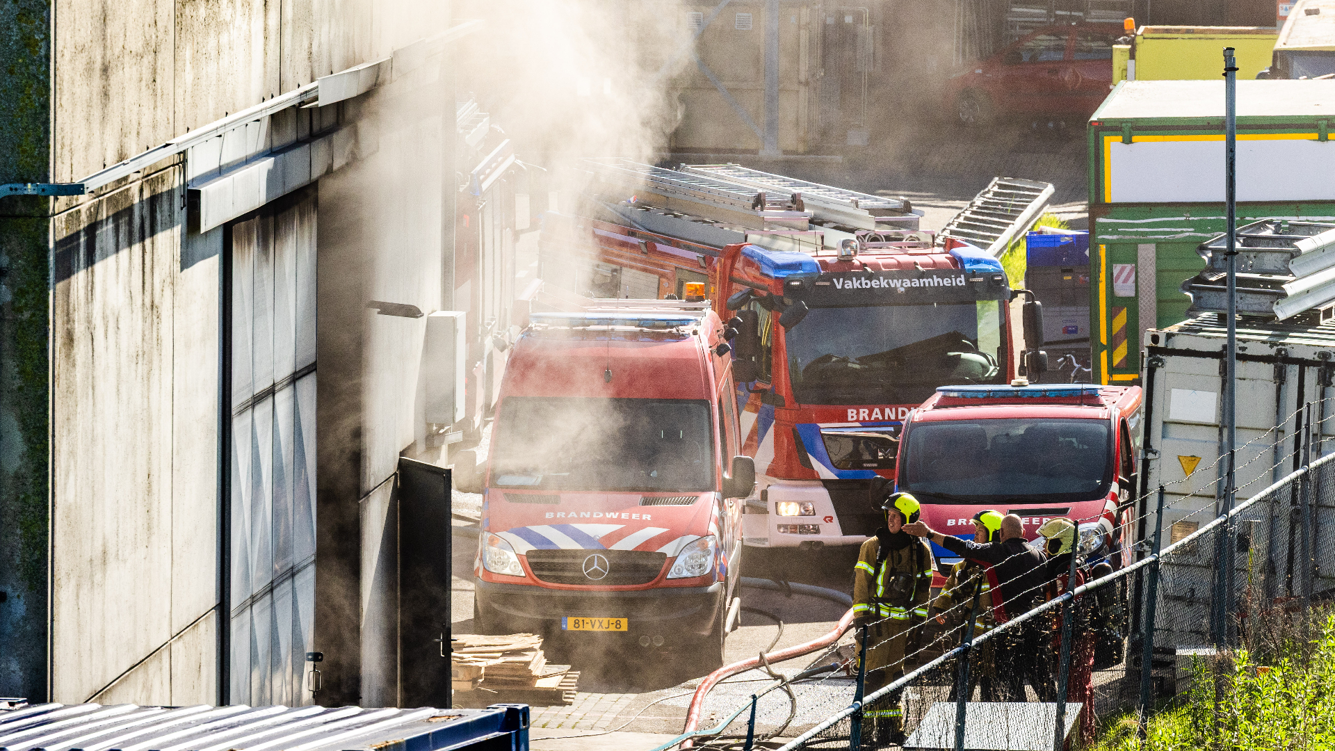 De brandweer was snel bij de brand want het was dichtbij bezig met een oefening.