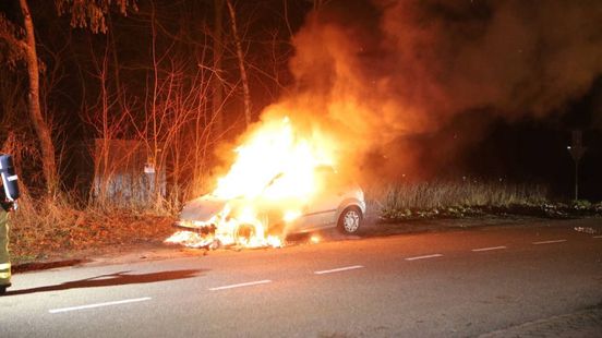 Auto brandt uit in Lieren