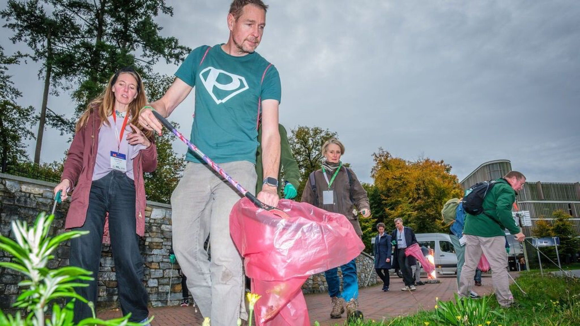 Vijf vuilniszakken afval per uur verzameld tijdens Clean-Up Walk