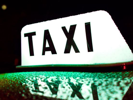 Taxichauffeur in Vlissingen bedreigd en beroofd door twee 'klanten'