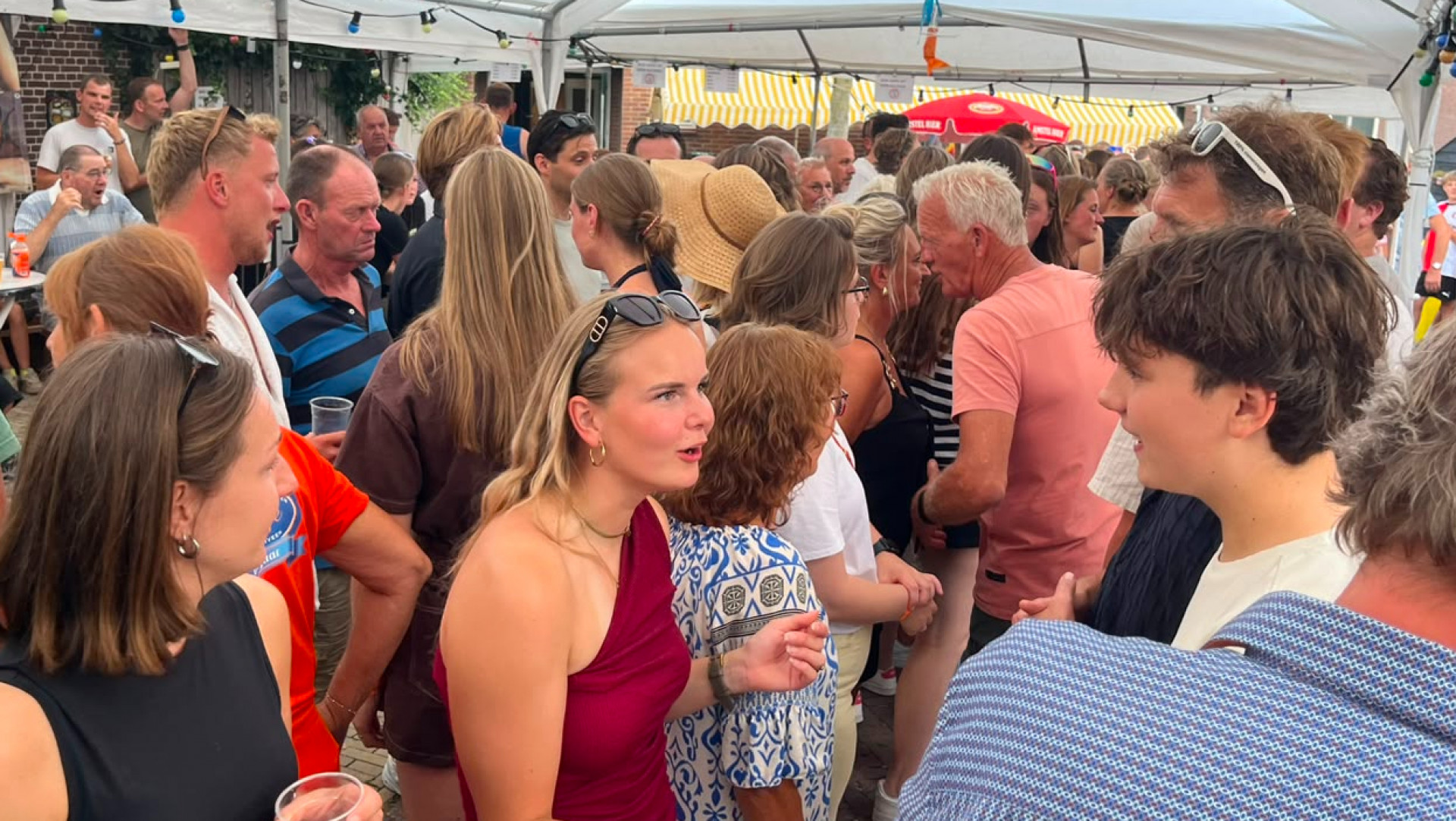 Tientallen mannen en tientallen vrouwen doen dinsdagavond mee