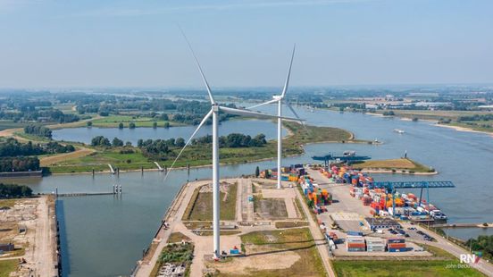 Nog maar een bodempje water: sluis Weurt valt bijna droog