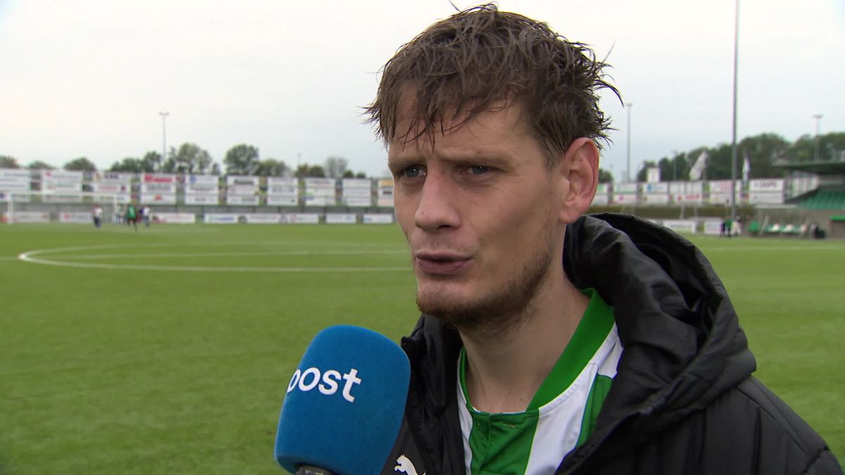 Genemuiden-aanvoerder Jens Jurn Streutker na de nederlaag tegen Rohda