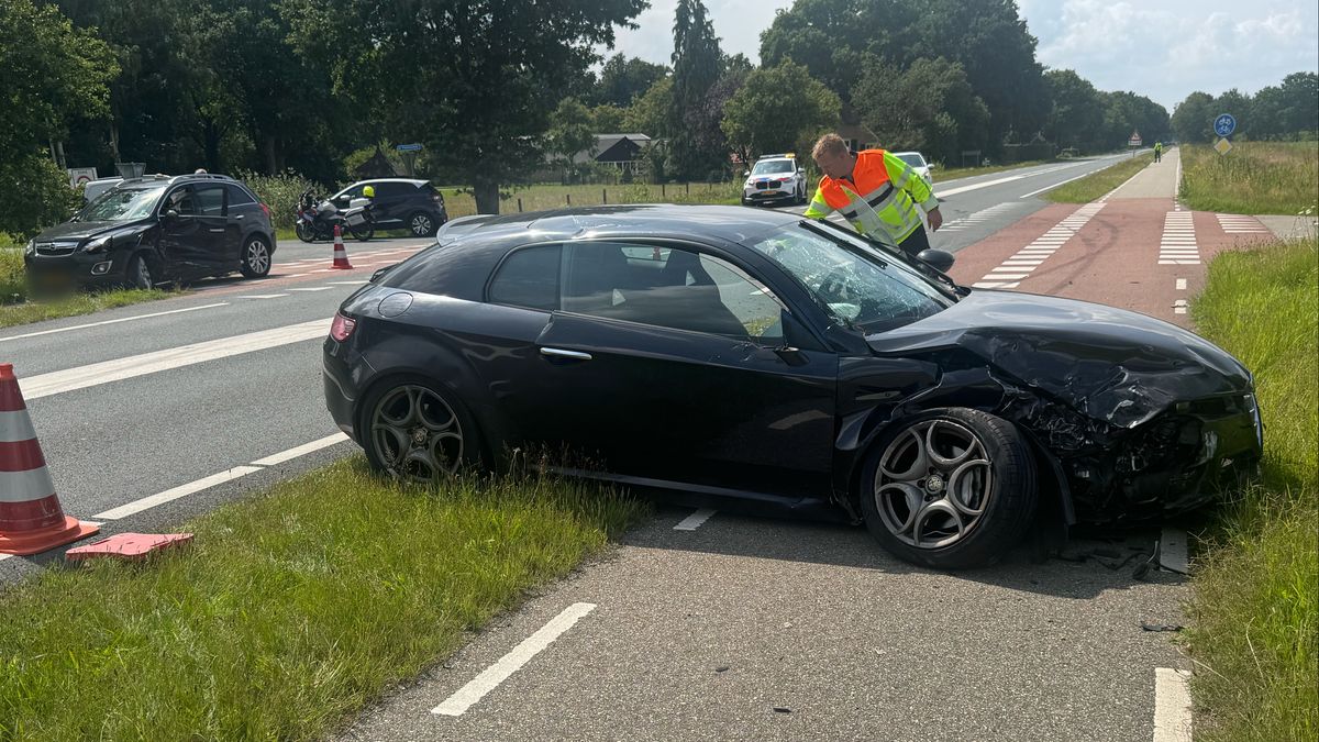 Gewonde en flinke schade bij botsing in Bathmen
