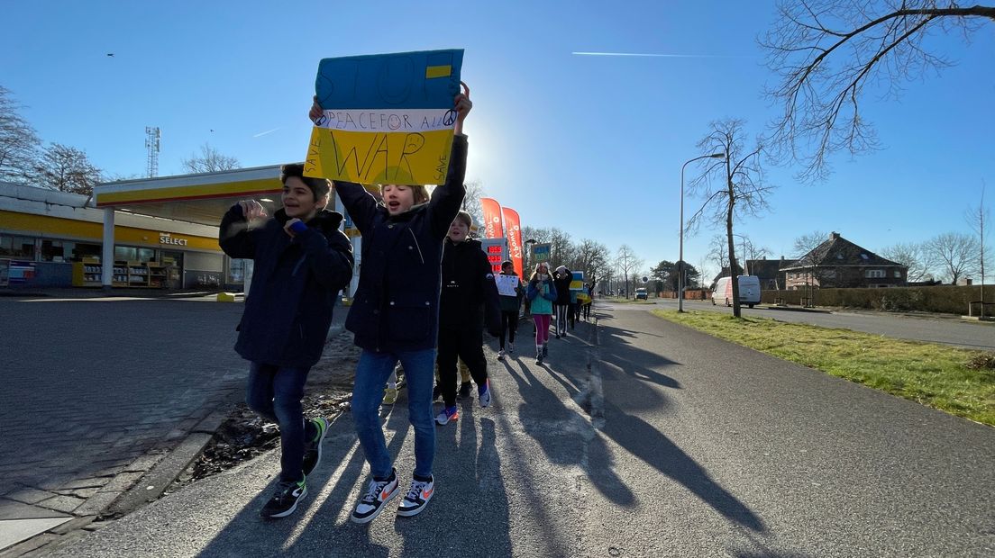 Leerlingen van het Maartenscollege onderweg naar de Grote Markt