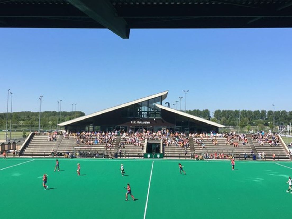 De dames van HC Rotterdam in actie op archiefbeeld.