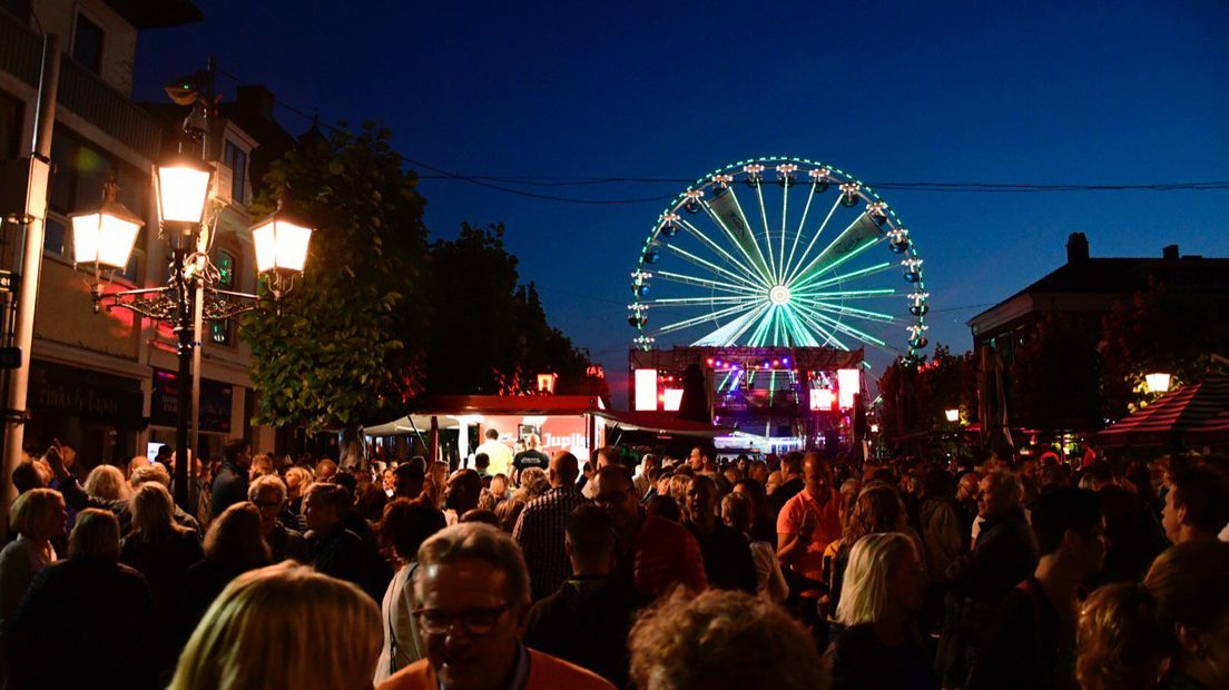 Er kwamen gisteravond 12.000 bezoekers naar de stad (Rechten: TT Festival Assen)