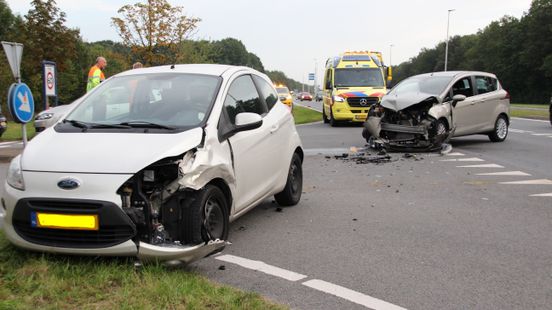 112 Nieuws: Botsing op de N350 in Holten. 112 Nieuws: Botsing op de N350 in Holten.