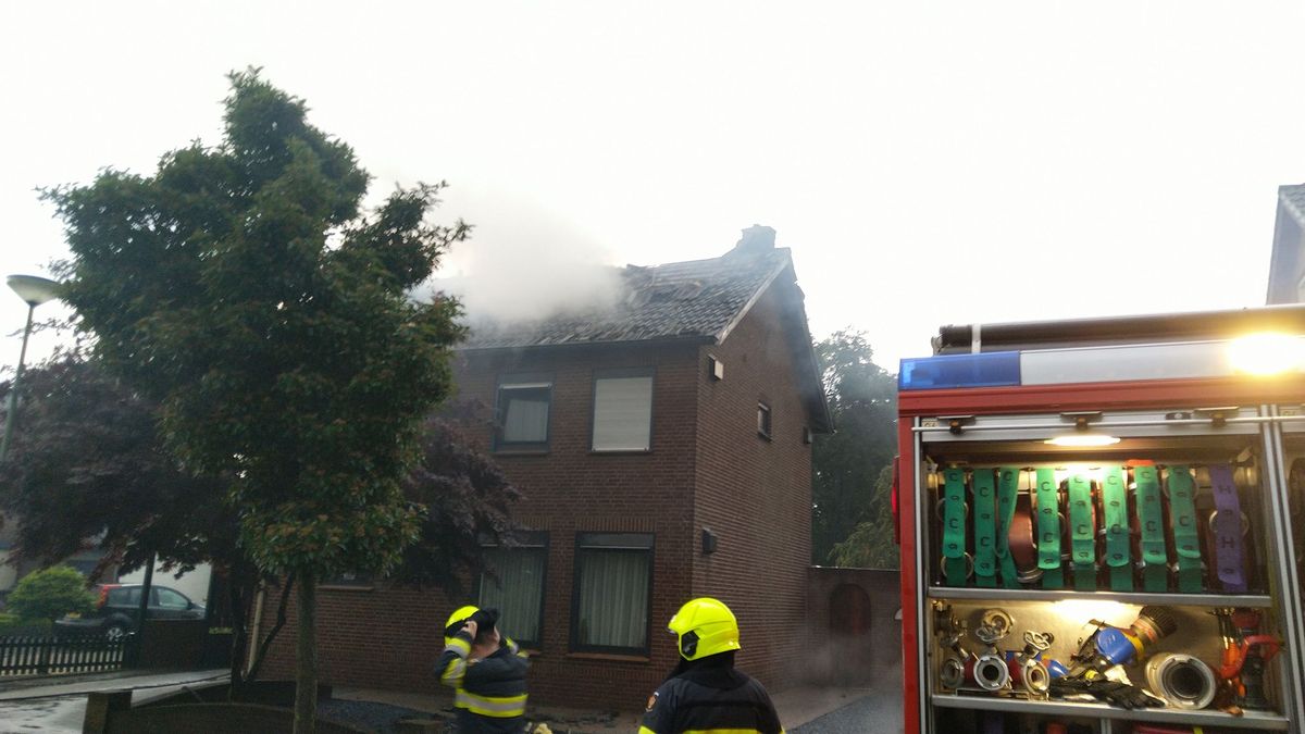 Branden door blikseminslag in Mook en Siebengewald