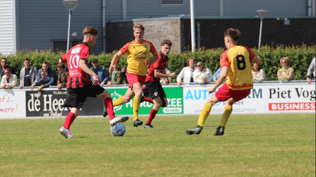 Beeld uit de wedstrijd Arnemuiden-Terneuzen