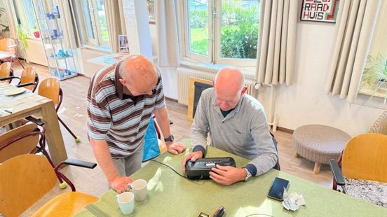 Gooi dat kapotte apparaat nog niet weg: 'Herman de Reparatieman' schiet te hulp