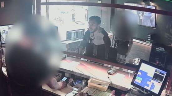 Laffe actie in Zwolle: vrouw beroofd terwijl ze gewond op straat ligt na ongeluk. Laffe actie in Zwolle: vrouw beroofd terwijl ze gewond op straat ligt na ongeluk.