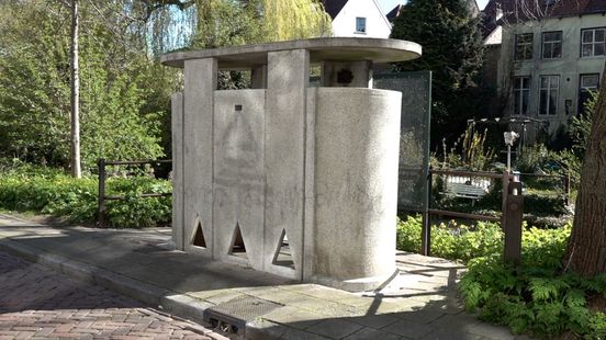 In deze stad staat een monument waar je wél tegenaan mag plassen