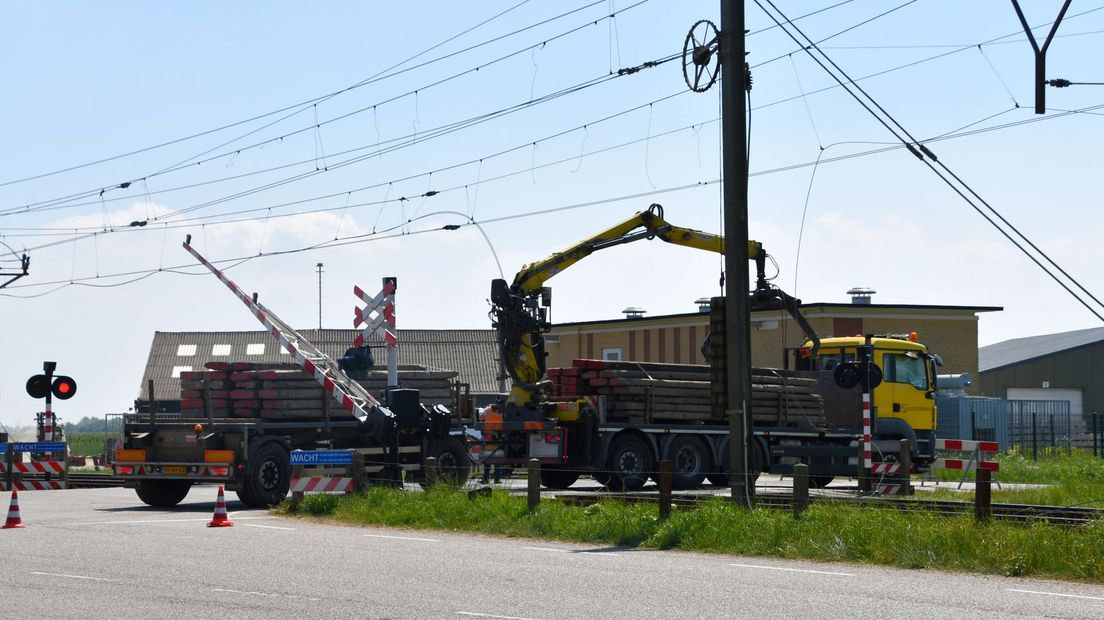 Vrachtwagen rijdt tegen bovenleiding, geen treinen tussen Kruiningen-Yerseke en Bergen op Zoom