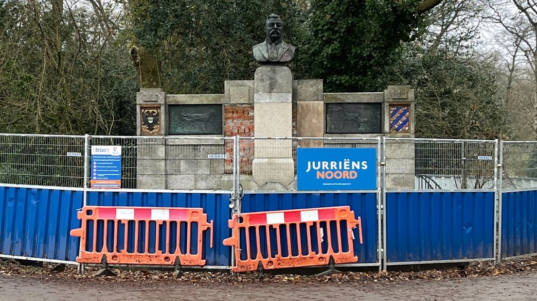 Het gedeeltelijk herstelde Scholtenmonument