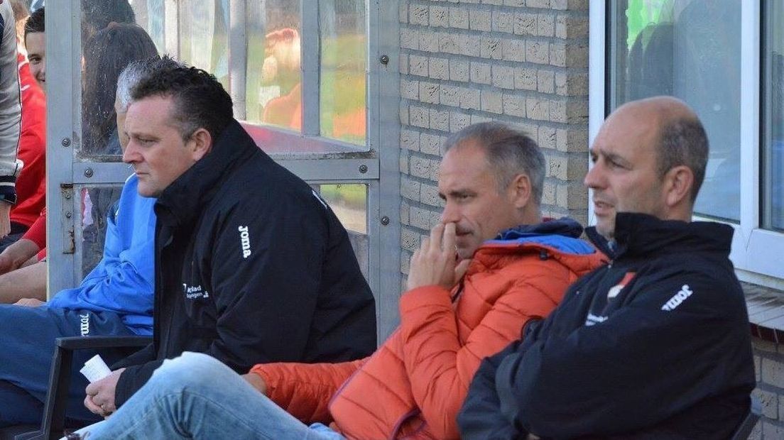 Bentschap Knook (eerste van rechts) nieuwe coach van Walcheren