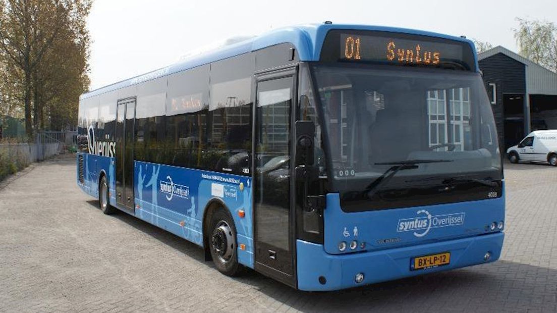 Zorgen in Drenthe over bezuinigingen op busvervoer Overijssel